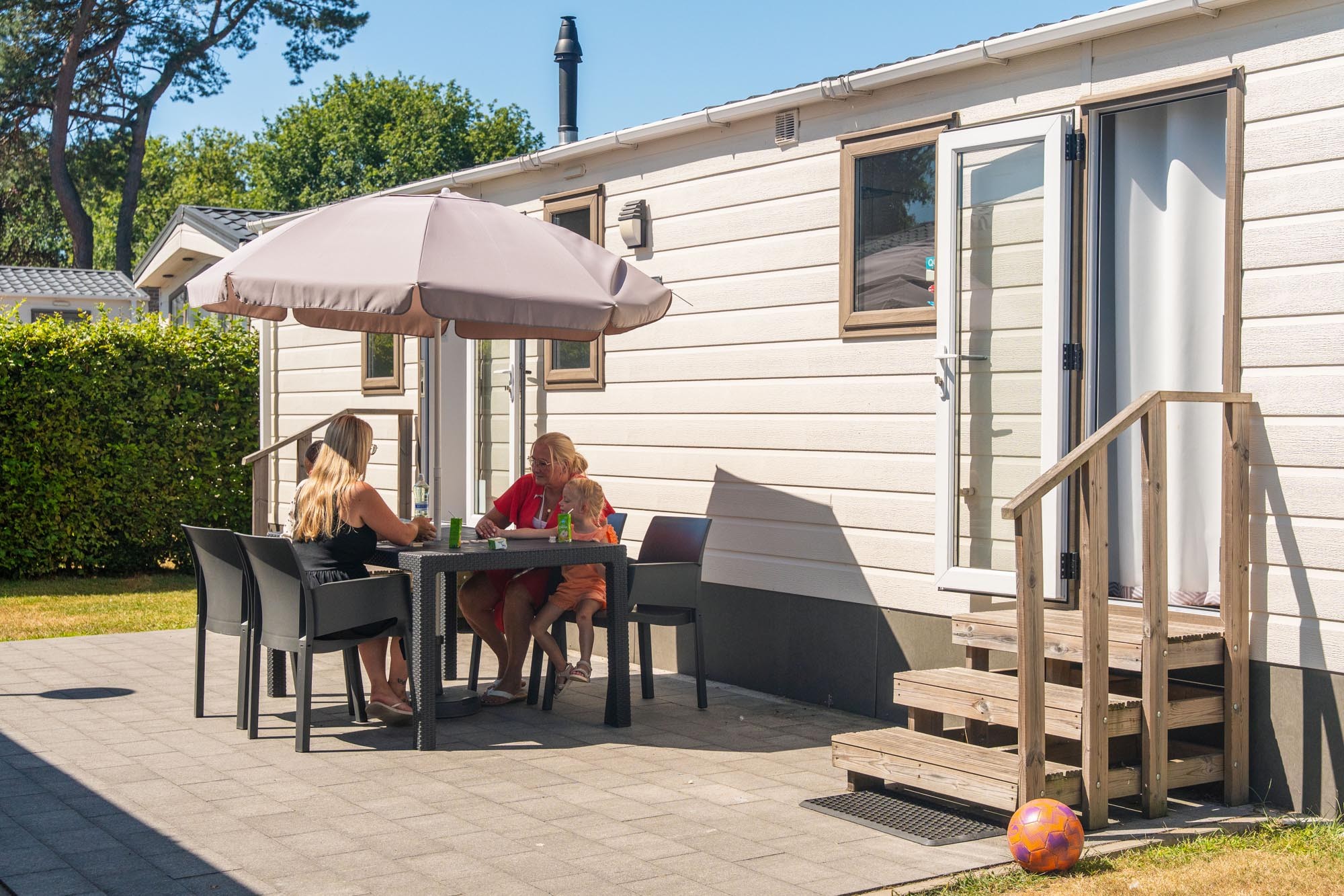 Bezoekers bij vakantiechalet Superieur de Luxe