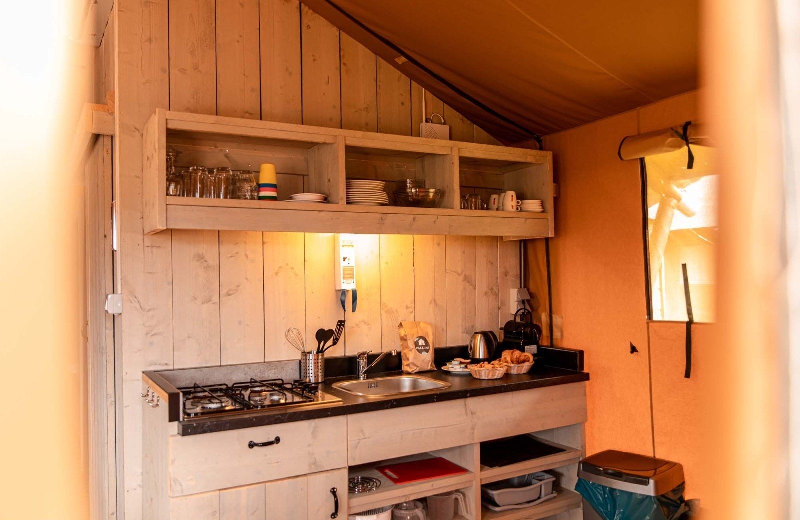 Glamping tent limburg 3 68a33af3f03eb